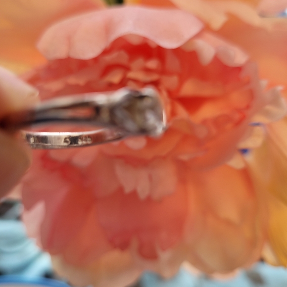 925 Sirling Silver Ring - Picture 3 of 3